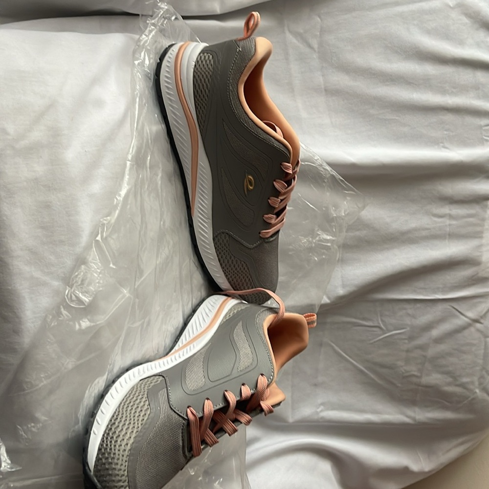 Sneakers - Picture 2 of 6